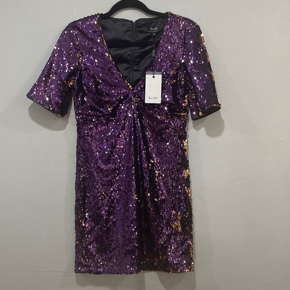 Bardot Sequin Micro Mini Dress Womens 4 Purple Short Sleeve V Neck Back Zip NWT - Picture 2 of 6